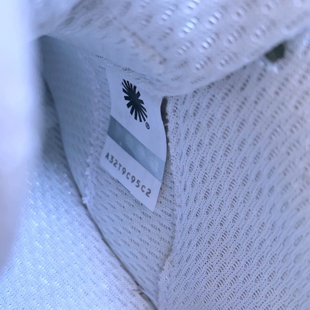 UGG Women’s Highland Sneakers In White - Picture 9 of 9